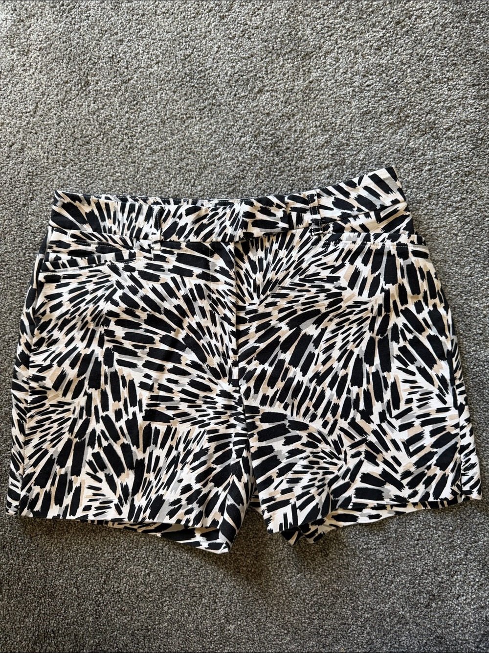 White House Black Market 5” Printed Casual Shorts